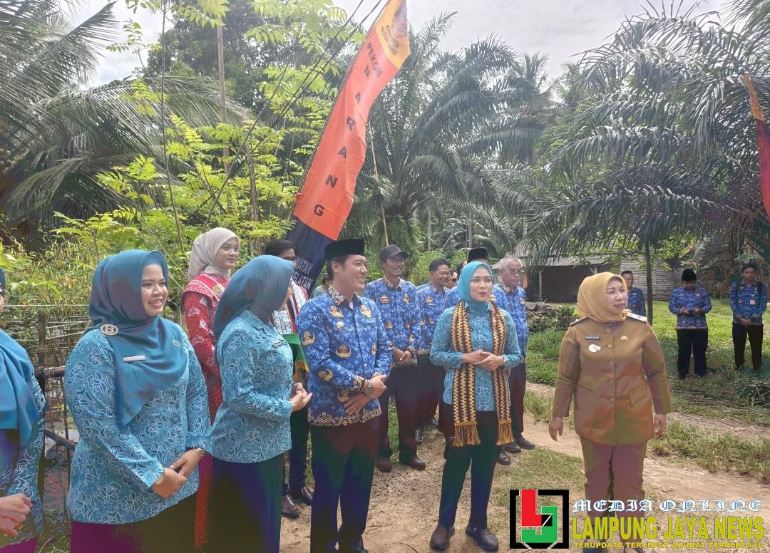 Bupati Dedi Irawan Dampingi Kunker Ketua TP PKK Provinsi Lampung Lakukan Kunjungan Kerja di Desa Tapis, Pekon Marang Pesisir Selatan
