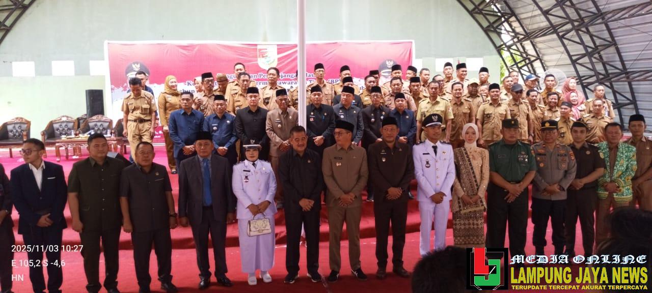 Bupati Novriwan Jaya Kukuhkan Perpanjangan Keanggotaan BPT dan Lantik Dua Kepalo Tiyuh PAW Bupati Novriwan Jaya Kukuhkan Perpanjangan Keanggotaan BPT dan Lantik Dua Kepalo Tiyuh PAW