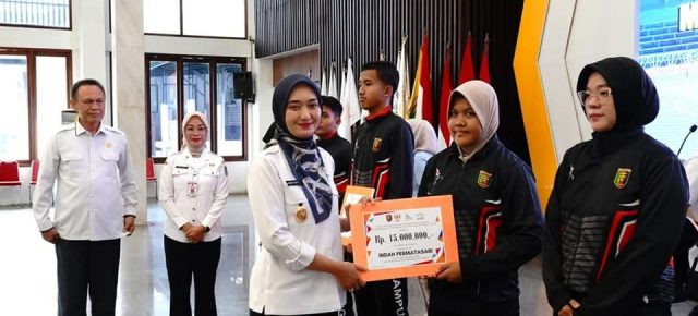 Pemprov Lampung Berikan Bonus untuk Peraih Emas PON Beladiri 2025