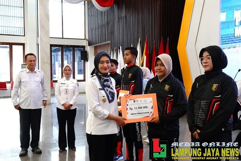 Pemprov Lampung Berikan Bonus untuk Peraih Emas PON Beladiri 2025 Pemprov Lampung Berikan Bonus untuk Peraih Emas PON Beladiri 2025