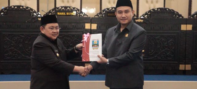 Hadiri Rapat Paripurna DPRD, Wakil Bupati Irawan Topani Sampaikan Nota Penjelasan Dua Ranperda Inisiatif DPRD Tahun 2025 Hadiri Rapat Paripurna DPRD, Wakil Bupati Irawan Topani Sampaikan Nota Penjelasan Dua Ranperda Inisiatif DPRD Tahun 2025