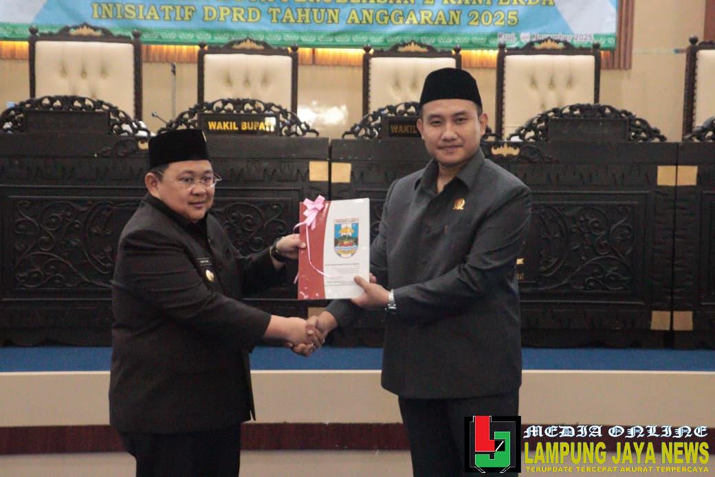 Hadiri Rapat Paripurna DPRD, Wakil Bupati Irawan Topani Sampaikan Nota Penjelasan Dua Ranperda Inisiatif DPRD Tahun 2025