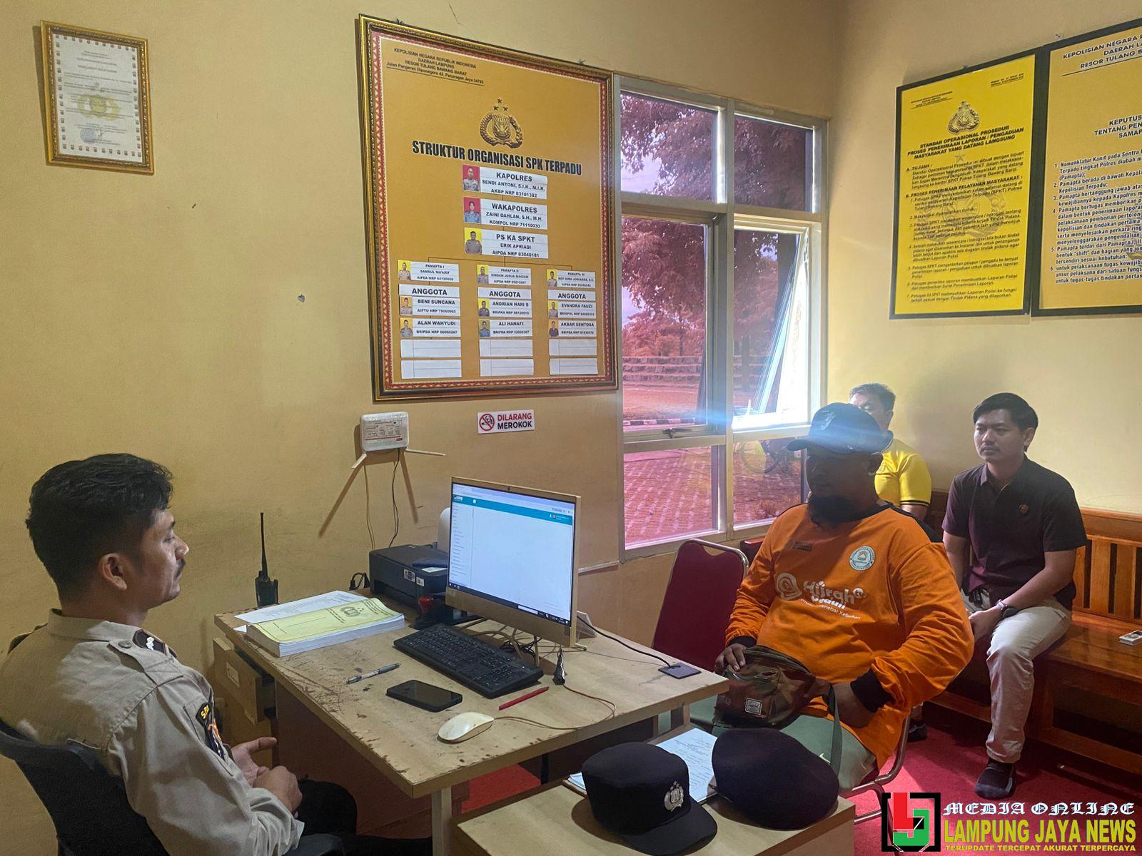 Polres Tulang Bawang Barat Tindaklanjuti Video Viral di Medsos Seorang Nenek Korban Curas di turunkan di jalan Raya Tata Karya Polres Tulang Bawang Barat Tindaklanjuti Video Viral di Medsos Seorang Nenek Korban Curas di turunkan di jalan Raya Tata Karya