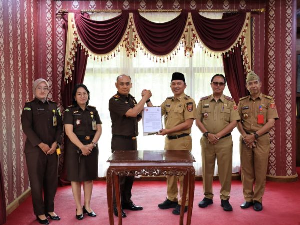 Pemkab Lambar Serahkan Hibah Tanah untuk Kejaksaan Negeri, Perkuat Sinergi Penegakan Hukum