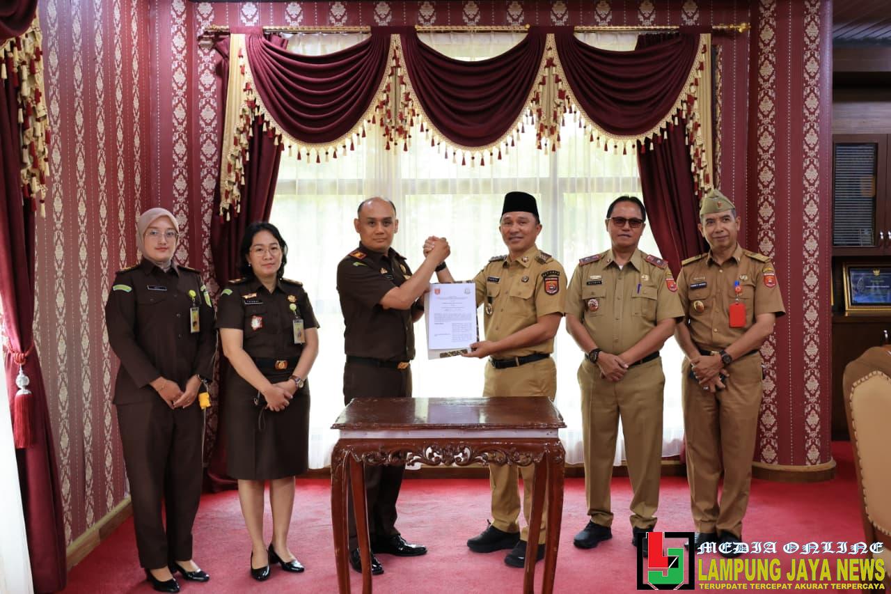 Pemkab Lambar Serahkan Hibah Tanah untuk Kejaksaan Negeri, Perkuat Sinergi Penegakan Hukum