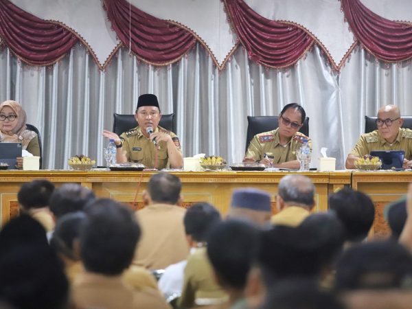 Kumpulkan Seluruh Peratin dan Camat se-Kabupaten Lampung Barat, Ini Pesan Parosil Mabsus