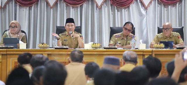 Kumpulkan Seluruh Peratin dan Camat se-Kabupaten Lampung Barat, Ini Pesan Parosil Mabsus