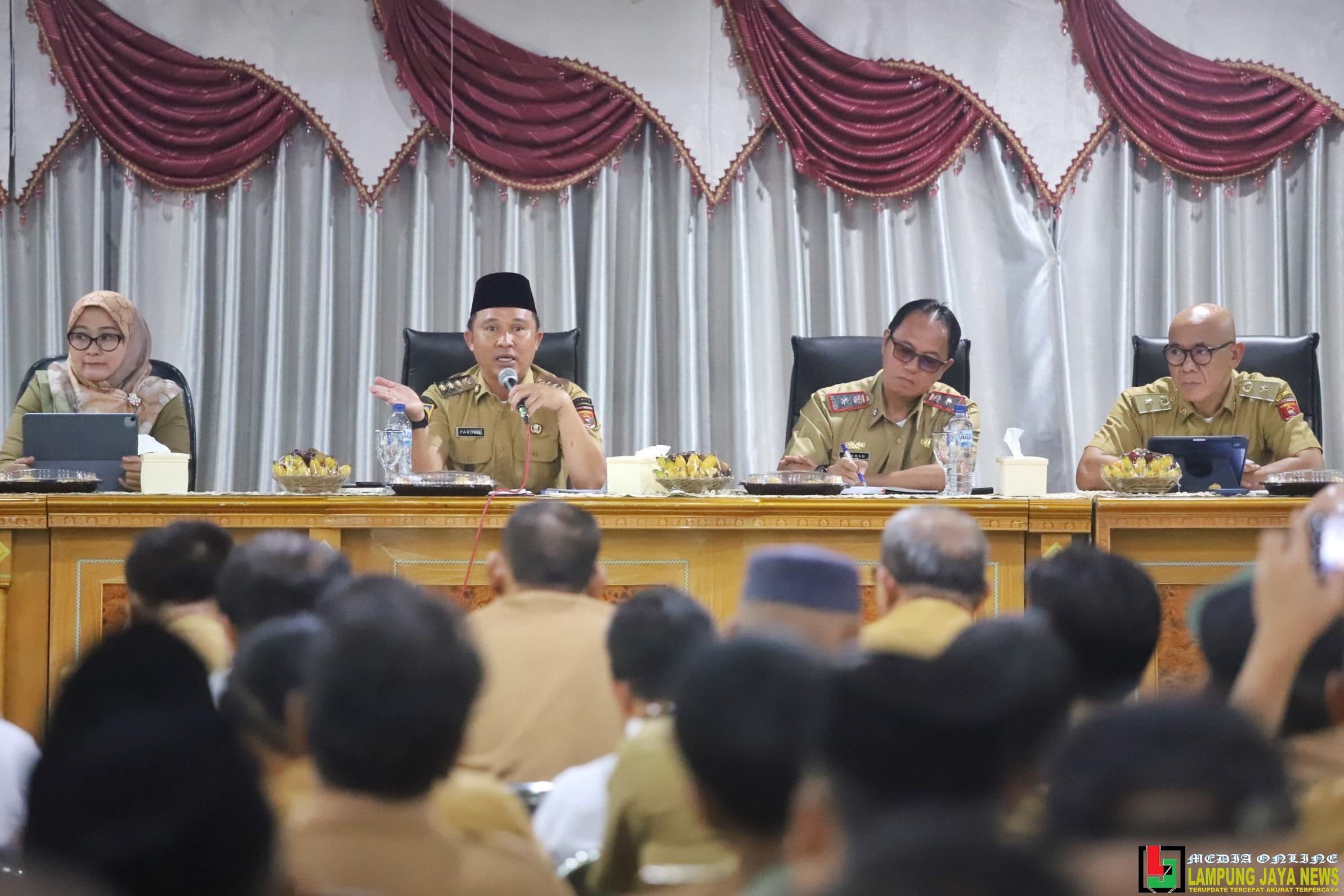 Kumpulkan Seluruh Peratin dan Camat se-Kabupaten Lampung Barat, Ini Pesan Parosil Mabsus Kumpulkan Seluruh Peratin dan Camat se-Kabupaten Lampung Barat, Ini Pesan Parosil Mabsus