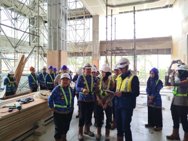 Wakil Bupati Irawan Topani, Didampingi Sekda Tedi Zadmiko Tinjau Progres Pembangunan RS KH. M.Thohir Pesisir Barat