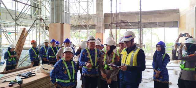 Wakil Bupati Irawan Topani, Didampingi Sekda Tedi Zadmiko Tinjau Progres Pembangunan RS KH. M.Thohir Pesisir Barat