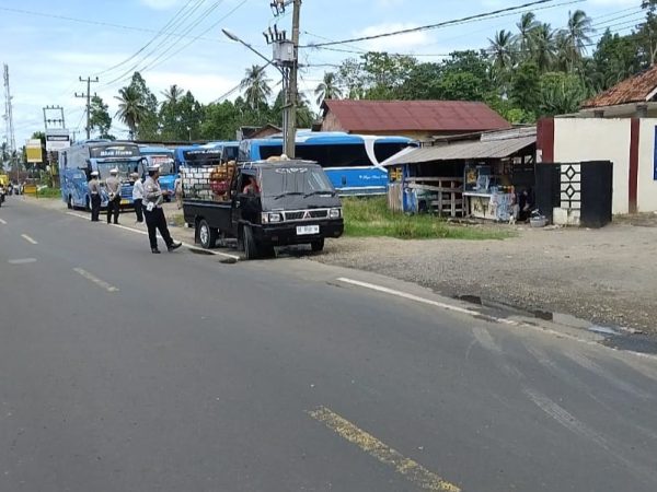 Hari Pertama Operasi Zebra Krakatau 2025, Polres Tanggamus Tegur 31 Pelanggar Lalu Lintas