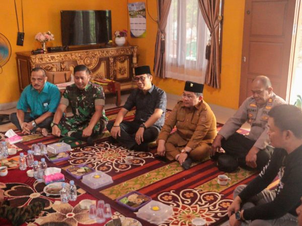 Bupati - Wakil Bupati Pesibar Sambut Kunker Danrem Ke Pesibar