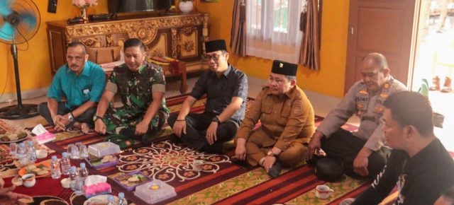 Bupati - Wakil Bupati Pesibar Sambut Kunker Danrem Ke Pesibar