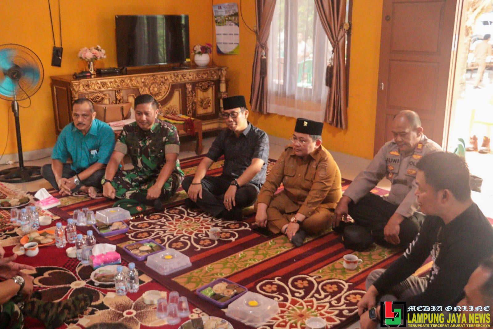 Bupati - Wakil Bupati Pesibar Sambut Kunker Danrem Ke Pesibar