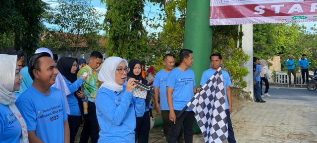 Bupati Ayu Asalasiyah Tutup Rangkaian Festival Literasi Way Kanan 2025 Dengan Jalan Sehat