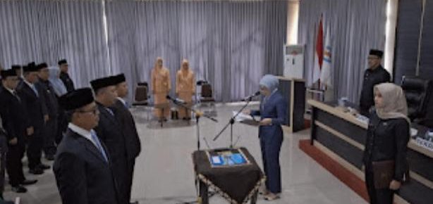 Bupati Ayu Asalasiyah Lantik Tiga Pejabat Tinggi Pratama Hasil Uji Kompetensi dan Evaluasi