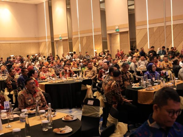 Wakil Bupati Lampung Barat Drs. Mad Hasnurin Hadiri Penganugerahan IKK Tahun 2025 Wakil Bupati Lampung Barat Drs. Mad Hasnurin Hadiri Penganugerahan IKK Tahun 2025