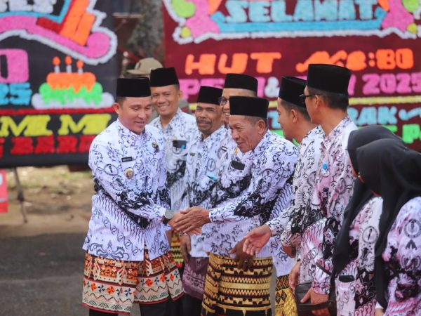 Budaya, Apresiasi, dan Pesan Moral Warnai Hari Guru Nasional 2025 di Lampung Barat