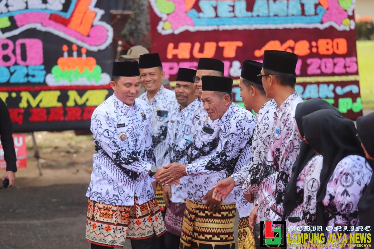 Budaya, Apresiasi, dan Pesan Moral Warnai Hari Guru Nasional 2025 di Lampung Barat Budaya, Apresiasi, dan Pesan Moral Warnai Hari Guru Nasional 2025 di Lampung Barat