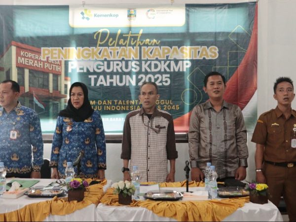 Mewakili Bupati Dedi Irawan, Staf Ahli Henny Yulistiani Buka Kegiatan Peningkatan Kapasitas SDM Pengurus KDKMP