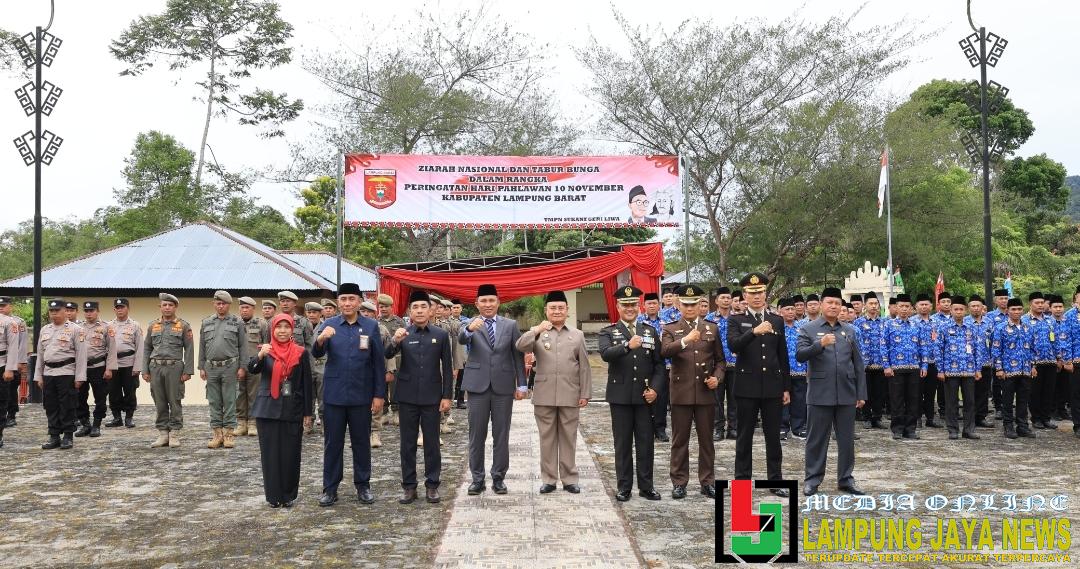Bupati Parosil Mabsus : “Kemerdekaan Tidak Jatuh dari Langit, Tapi Ditempa Oleh Waktu dan Keikhlasan” Bupati Parosil Mabsus : “Kemerdekaan Tidak Jatuh dari Langit, Tapi Ditempa Oleh Waktu dan Keikhlasan”