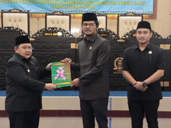Wakil Bupati Irawan Topani Hadiri Rapat Paripurna DPRD Dengan Agenda Penyampaian Nota Pengantar Ranperda APBD TA.2026