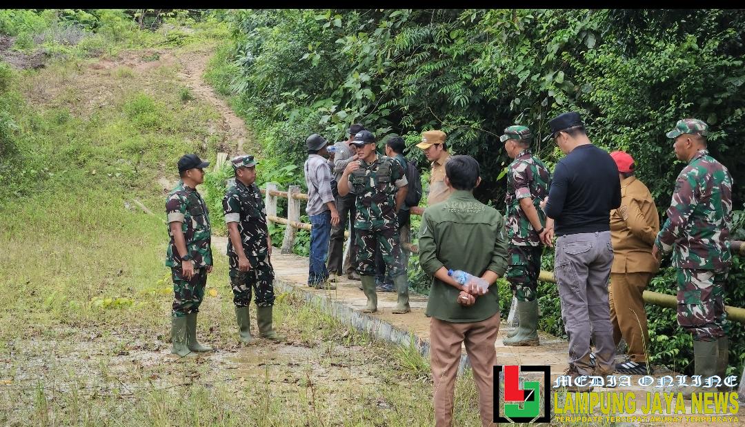 Danrem 043/Gatam Tinjau Lokasi Lahan Batalyon TP di Kab. Pesisir Barat Danrem 043/Gatam Tinjau Lokasi Lahan Batalyon TP di Kab. Pesisir Barat