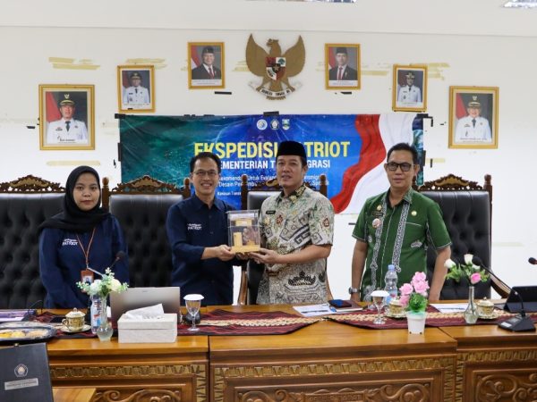 Bupati Dedi Irawan Terima Audensi Program Ekspedisi Patriot Bupati Dedi Irawan Terima Audensi Program Ekspedisi Patriot