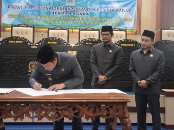 Rapat Paripurna, DPRD Pesibar Setujui Ranperda APBD Tahun Anggaran 2026