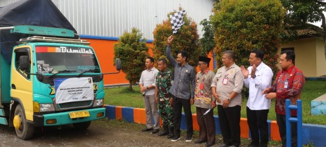 Penyaluran CPP Beras dan Minyak Goreng di Lampung Barat Resmi Dilepas, 29.559 KPM Terima Manfaat Penyaluran CPP Beras dan Minyak Goreng di Lampung Barat Resmi Dilepas, 29.559 KPM Terima Manfaat