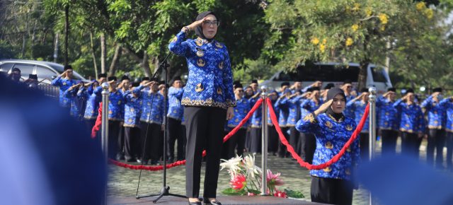 Upacara Peringatan HUT Korpri Ke-54, Bupati Ayu Asalasiyah Ajak ASN Perkuat Profesionalisme Upacara Peringatan HUT Korpri Ke-54, Bupati Ayu Asalasiyah Ajak ASN Perkuat Profesionalisme