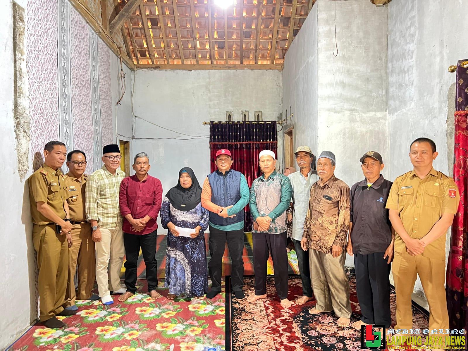 Kunjungi Rumah Duka Korban Pembunuhan Di Batam, Bupati Parosil Berharap Pelaku Segera Di Adili Sesuai Perbuatan