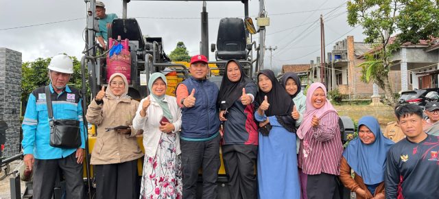 Warga Pekon Waspada Antusias Sambut Proyek Pengaspalan Jalan 2,9 KM