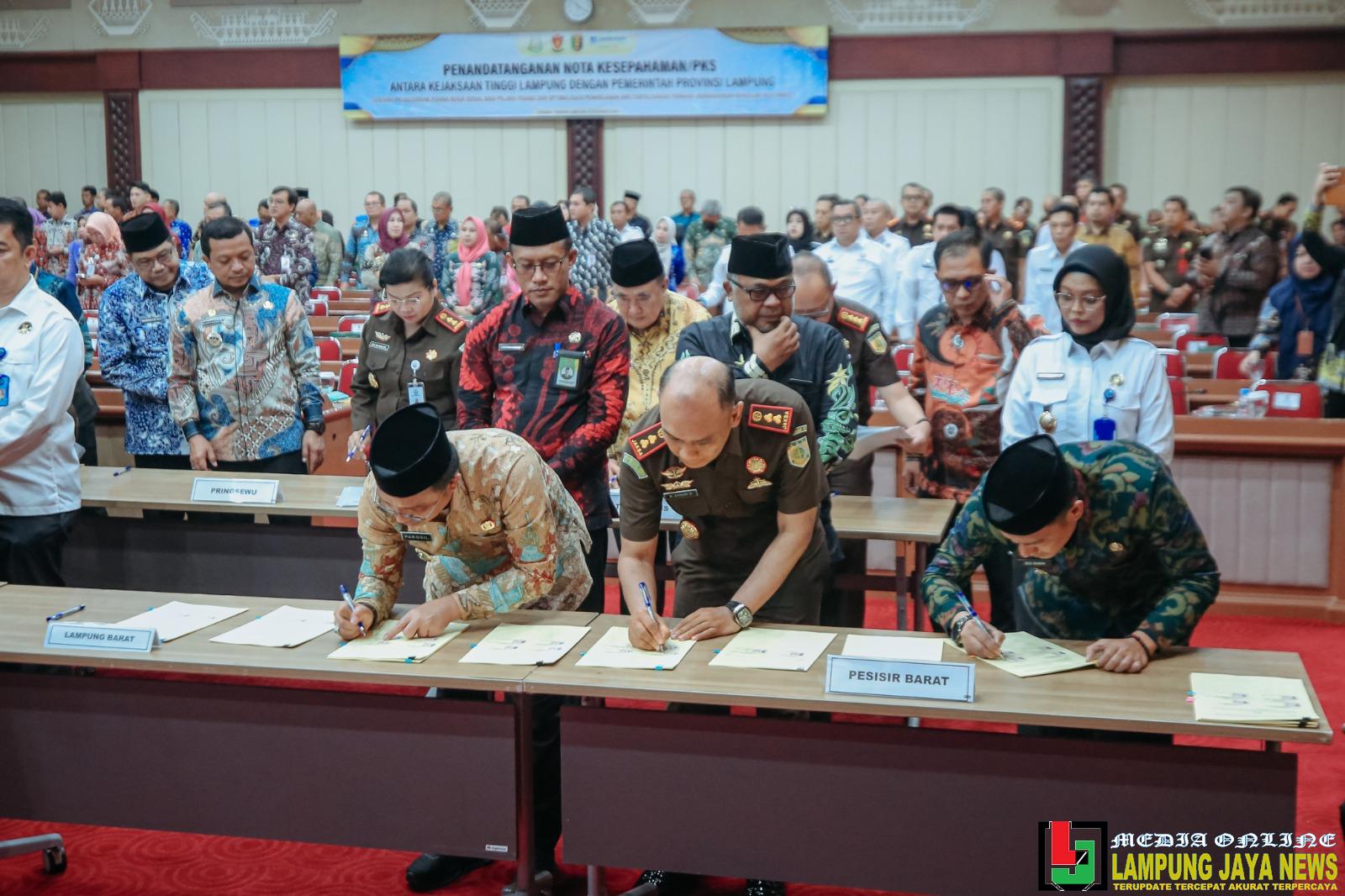 Bupati Lampung Barat Tandatangani MoU Restorative Justice Bersama Pemprov dan Aparat Penegak Hukum Bupati Lampung Barat Tandatangani MoU Restorative Justice Bersama Pemprov dan Aparat Penegak Hukum