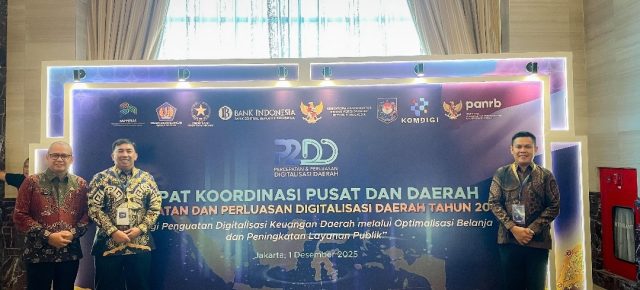 Sekda Tedi Zadmiko Hadiri Rakorpusda Percepatan dan Perluasan Digitalisasi Daerah Tahun 2025 Sekda Tedi Zadmiko Hadiri Rakorpusda Percepatan dan Perluasan Digitalisasi Daerah Tahun 2025