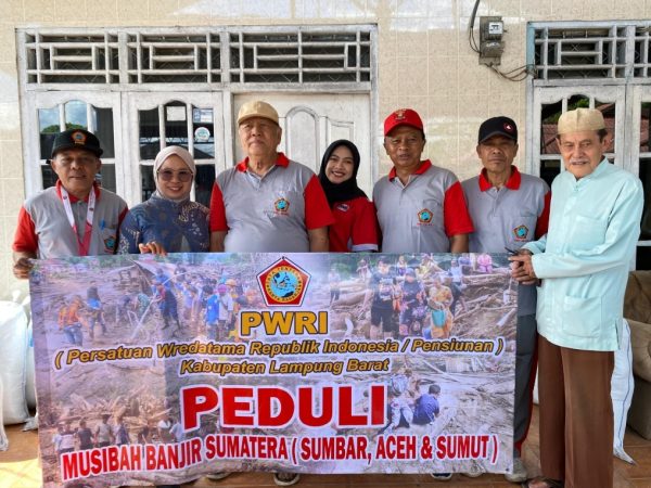 Peduli Bencana Alam Sumatera, PWRI Lampung Barat Bersama JNE Salurkan Bantuan Kemanusiaan Peduli Bencana Alam Sumatera, PWRI Lampung Barat Bersama JNE Salurkan Bantuan Kemanusiaan