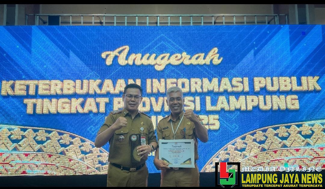 Mewakili Bupati Sekda Tedi Zadmiko Terima Penghargaan Predikat Kabupaten Informatif Dalam Anugerah KIB Tingkat Provinsi Lampung Tahun 2025 Mewakili Bupati Sekda Tedi Zadmiko Terima Penghargaan Predikat Kabupaten Informatif Dalam Anugerah KIB Tingkat Provinsi Lampung Tahun 2025